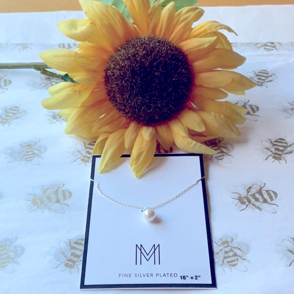 🧜‍♀️🤍🧜‍♀️ ESSENTIALS PEARL NECKLACE 🧜‍♀️🤍🧜‍♀️ NWT 🧜‍♀️🤍🧜‍♀️